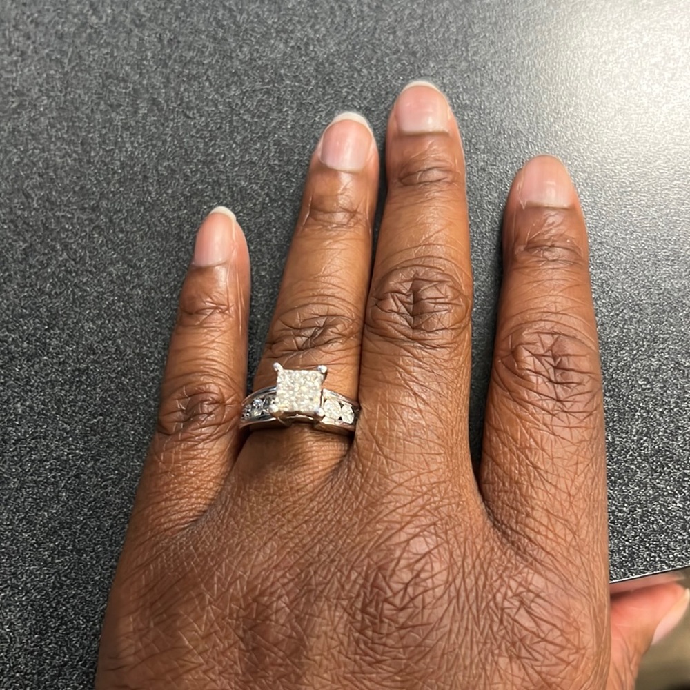 Princess-cut Diamond Engagement ring 14K white gold